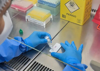 Anvisa atualiza regras para laboratórios públicos e privados que realizam análises de produtos sujeitos à vigilância sanitária. Veja as novas exigências.