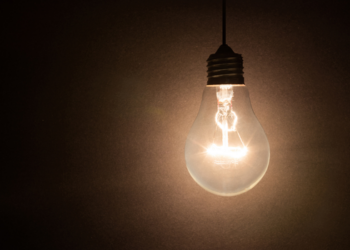 Aneel mantém bandeira amarela na conta de luz em setembro, com cobrança adicional de R$ 1,885 a cada 100 kWh consumidos.
