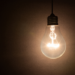 Aneel mantém bandeira amarela na conta de luz em setembro, com cobrança adicional de R$ 1,885 a cada 100 kWh consumidos.