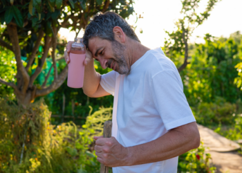 Brasil terá calor de até 41°C e baixa umidade nesta segunda-feira (31), enquanto estados do Sul enfrentam temporais e temperaturas mais baixas.