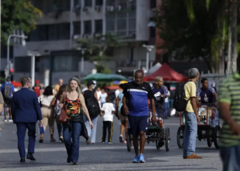 Senado analisa nesta quarta-feira (2) a PEC que prevê o fim da escala 6x1, com dois dias de descanso e redução gradual da jornada.