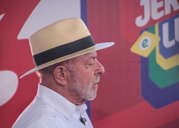Lula participa de jantar com empresários e representantes do setor financeiro em Brasília para discutir economia, contas públicas e dívida.