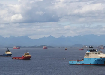 MPF denuncia duas empresas por supostos crimes ambientais em estaleiro no Rio de Janeiro e pede indenização de R$ 1,45 milhão por danos à Baía de Guanabara.
