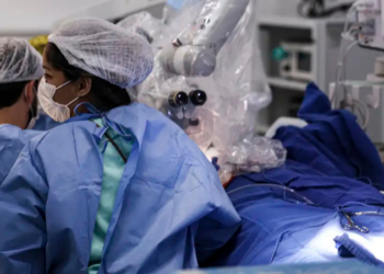 Rio de Janeiro concentra quase um terço dos casos de exercício ilegal da medicina no Brasil. Especialistas alertam para os riscos de procedimentos estéticos feitos por pessoas sem habilitação.
