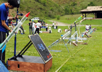 Jornada de Foguetes 2026 reúne estudantes de todo o Brasil em Barra do Piraí para competições, oficinas e atividades de ciência, tecnologia e astronomia.
