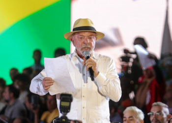 Lula afirma que Brasil está preparado para proteger eleições de 2026 contra interferências externas e defende segurança das urnas eletrônicas.