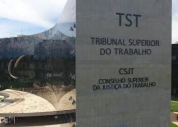 Entenda o que configura assédio eleitoral no trabalho, como denunciar pressões políticas e quais consequências podem atingir os responsáveis.