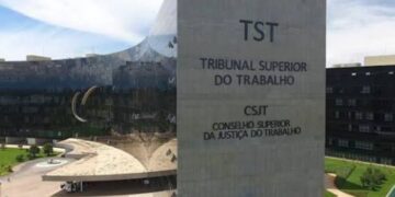 Entenda o que configura assédio eleitoral no trabalho, como denunciar pressões políticas e quais consequências podem atingir os responsáveis.