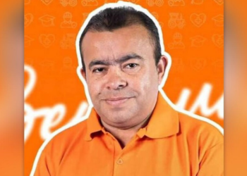 Prefeito de Campestre do Maranhão, Fernando Bermuda, é alvo de repercussão após mensagens em que ameaça demitir servidores que não apoiarem Flávio Bolsonaro nas eleições.