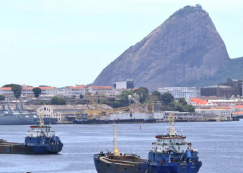 MPF denuncia empresas de reparo naval por operação irregular de estaleiro e supostos danos ambientais na Baía de Guanabara.
