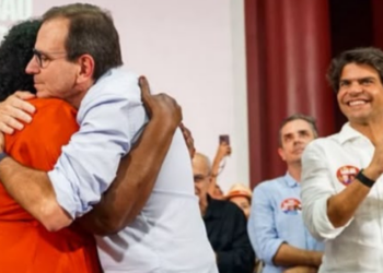 Federação Brasil da Esperança oficializa candidaturas no Rio e confirma aliança com Eduardo Paes, Benedita da Silva e Pedro Paulo para as eleições.