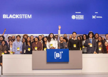 Três estudantes negros receberão bolsas de R$ 42 mil do Fundo Baobá para cursar graduação no exterior em áreas de tecnologia, engenharia e design.