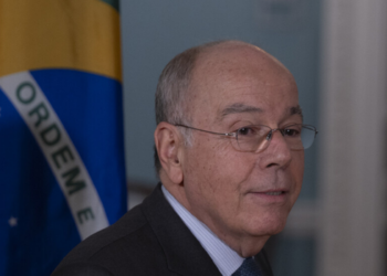 Mauro Vieira afirma que os EUA usaram a suspensão do visto de embaixadora brasileira para pressionar Brasília durante processo diplomático.