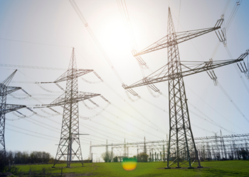 Consumidores residenciais poderão escolher fornecedor de energia a partir de novembro de 2028; comércio e indústria entram no mercado livre em 2027.