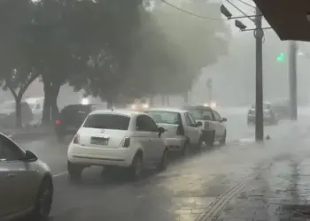 Temporais atingem o Rio Grande do Sul, deixam 2.686 pessoas desalojadas e afetam 117 municípios; Defesa Civil registra uma morte e cinco feridos.