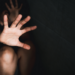 Polícia Civil do Rio lança Programa Salas Lilás para ampliar o acolhimento de mulheres e meninas vítimas de violência de gênero em delegacias e no IML.