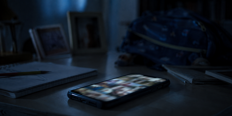 Ex-tenente-coronel do Exército é investigado após companheira encontrar imagens manipuladas por inteligência artificial de meninas, incluindo a própria filha e amigas da jovem.