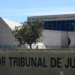 STJ suspende processos sobre aluguel de curta temporada em condomínios e vai definir se é necessária proibição expressa na convenção.