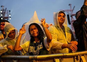 Rock in Rio 2026 termina com mais de 700 mil pessoas, edição marcada pela chuva e retorno confirmado para setembro de 2028.