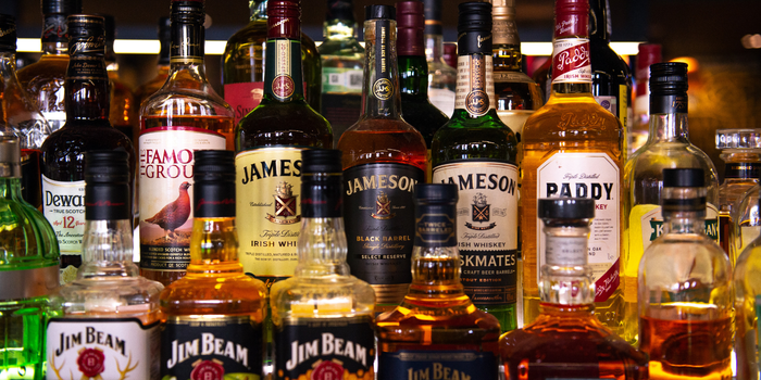 Governo estima arrecadar R$ 41,9 bilhões em 2027 com o Imposto Seletivo, novo tributo da reforma que incidirá sobre cigarros, bebidas, apostas e outros produtos.