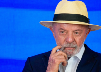 Lula defende novas eleições na Venezuela e critica atuação dos Estados Unidos sobre o governo de Delcy Rodríguez durante entrevista à CNN.