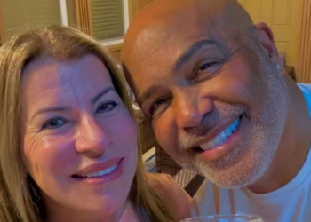 Viúva de Rick, Geralda Helena Carvalho homenageou o cantor e relembrou os 42 anos de relacionamento após a morte do sertanejo.