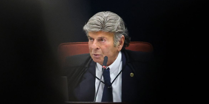 Plataformas têm 24 horas para retomar retirada de conteúdos após Fux suspender decisão de Dino; plenário do STF ainda decidirá a disputa.