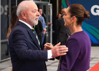 Claudia Sheinbaum defendeu que os brasileiros decidam livremente as eleições de 2026 e que o resultado seja respeitado sem interferência estrangeira.