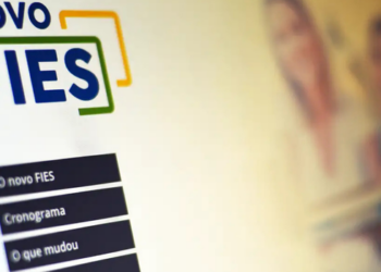 Candidatos na lista de espera do Fies 2026 devem acompanhar o Portal Acesso Único e cumprir as etapas do financiamento dentro dos prazos.