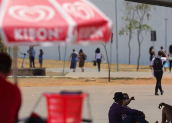 Onda de calor começa neste sábado (26) e leva alerta vermelho do Inmet a áreas do Centro-Sul, com temperaturas que podem chegar a 41°C.