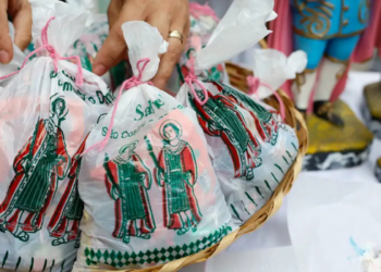 Celebrações de São Cosme e São Damião reuniram fiéis, crianças e famílias no Rio de Janeiro, com missas, distribuição de doces e festas em terreiros.