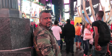 Repórter do Rio Carnaval, Arilson Cantanhede morreu aos 43 anos após sofrer um infarto. Profissional também era embaixador da plataforma.
