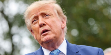 Trump reúne executivos de tecnologia na Casa Branca e anuncia acordo voluntário para ampliar a segurança e a autorregulação da inteligência artificial.