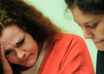 Suprema Corte dos EUA derruba suspensão e autoriza Tennessee a prosseguir com execução de Christa Pike, condenada por assassinato cometido aos 18 anos.