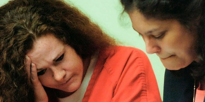 Suprema Corte dos EUA derruba suspensão e autoriza Tennessee a prosseguir com execução de Christa Pike, condenada por assassinato cometido aos 18 anos.