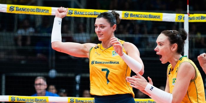 Seleção brasileira feminina comemora o título do Campeonato Sul-Americano de 2026 e a classificação para os Jogos Olímpicos de Los Angeles 2028, no Maracanãzinho.