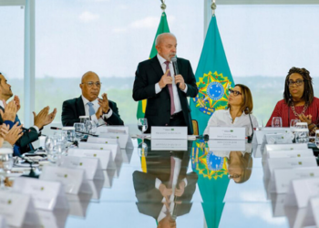 Frente de Evangélicos pelo Estado de Direito declara apoio à reeleição de Lula no primeiro turno e lança jingle para marcar posicionamento.