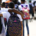 Escolas brasileiras recebem orientações para enfrentar calor, enchentes, secas e incêndios provocados por eventos climáticos extremos.