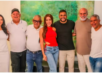 Anitta será rainha de bateria da Grande Rio no Carnaval 2027. Cantora afirma que pretende conciliar a agenda profissional com os compromissos da escola.