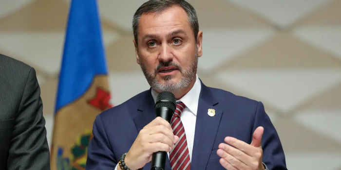 André Mendonça determinou o afastamento preventivo de dois dirigentes da Polícia Federal e ordenou investigação sobre relatórios de inteligência envolvendo ministros do STF.