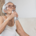 Entenda como o calor intenso afeta o coração, quais grupos têm maior risco e os cuidados necessários para evitar complicações.