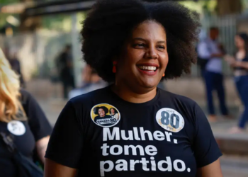 Programa de governo de Samara Martins, da UP, propõe aumento de 100% do salário mínimo, fim da escala 6x1, reestatizações e mudanças econômicas.