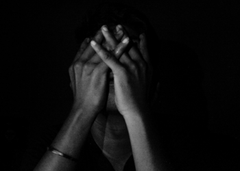 Dependência em apostas online pode estar associada a ansiedade, depressão, isolamento e pensamentos suicidas. Especialistas explicam sinais de alerta e onde buscar ajuda.