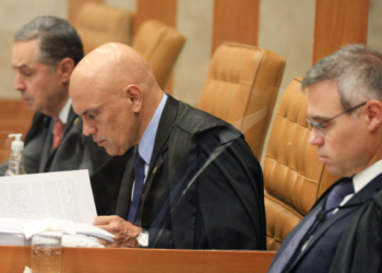 Editorial de O Globo critica sessão do STF de 15 de setembro e questiona a atuação de ministros nos casos envolvendo Alexandre de Moraes e André Mendonça.