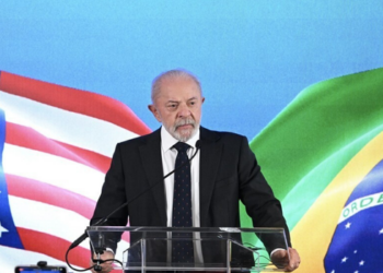 Lula critica a política externa de Donald Trump em entrevista à CNN e defende soberania nacional, diálogo e fortalecimento do multilateralismo.