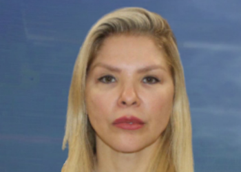 Veronica Costa teria trocado celulares e chips enquanto era procurada pela Polícia Civil. Ex-vereadora foi presa em Petrópolis após condenação por tortura contra o ex-marido.