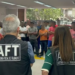 Sessenta e sete trabalhadores são resgatados em Cabo Frio após fiscalização identificar jornadas exaustivas e alojamentos inadequados.