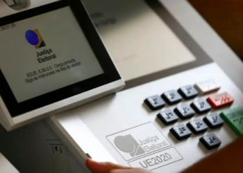 Pedir voto, distribuir santinhos e fazer propaganda são práticas proibidas no dia da eleição. Confira as regras da Justiça Eleitoral.
