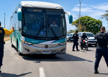 Operação da Polícia Militar no Complexo da Maré terminou com mortos, presos, feridos e apreensão de armas e drogas.