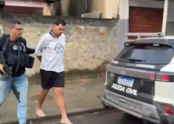 Paulo Vitor Oliveira da Silva, conhecido como “Paulinho Maluco”, foi preso pela Polícia Civil em Belford Roxo para cumprir condenação superior a nove anos por tráfico de drogas.
